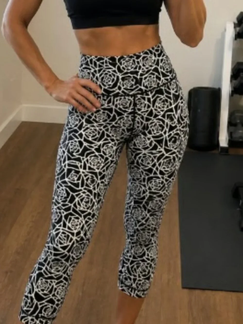 Lululemon Women's High-Rise Crop Leggings Black/White Rose Print Size 4